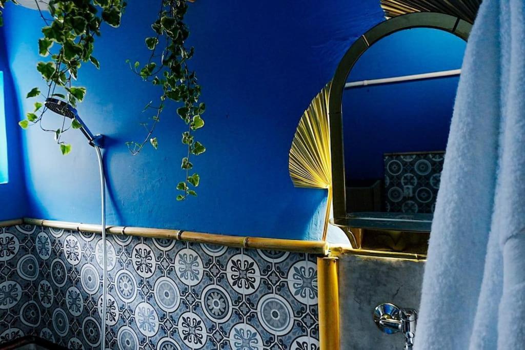 Sahara Studio With Shared Bathroom In City Centre Pozsony Kültér fotó